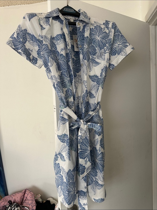 reyn spooner Dresses & Skirts - reyn spooner White and Blue Floral Tie-Waist Midi Dress